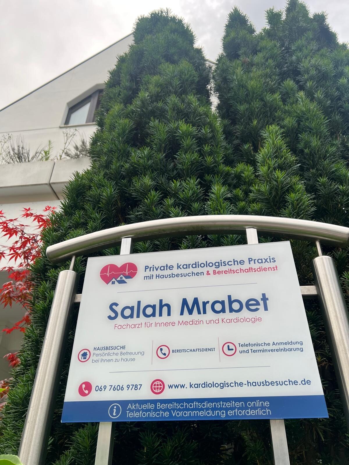 Praxisschild der privaten kardiologischen Praxis Salah Mrabet
